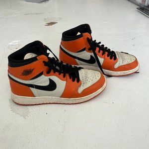 Nike Jordan 1 Retro High OG in Starfish